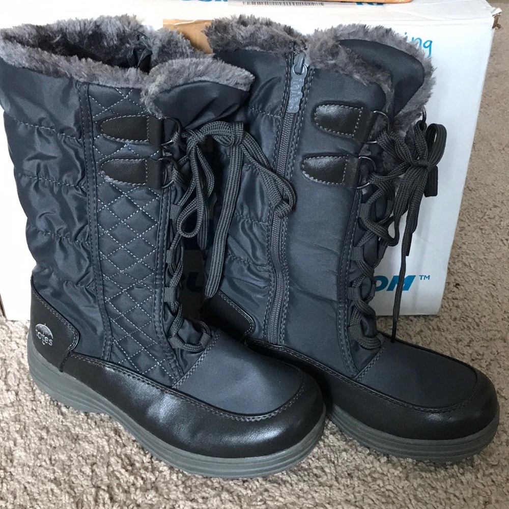 Totes brand ski boots